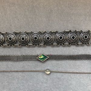 URBAN OUTFITTERS NECKLACES